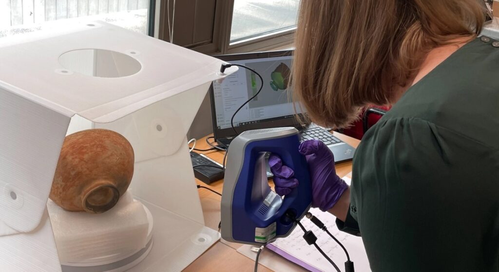 発掘された陶器のデータ化