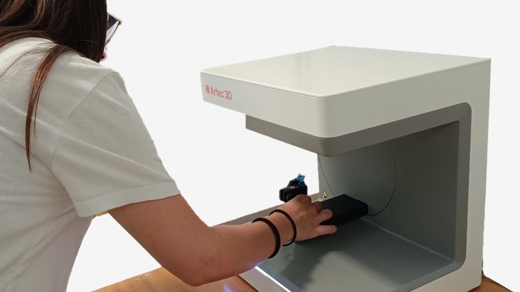 3Dプリンティングされた歯科用素材の認証にArtec Micro Ⅱを活用